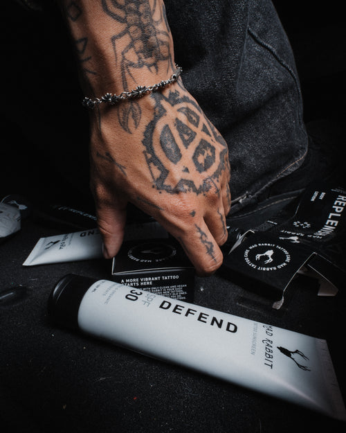 Stick and Poke Tattoos vs Machine Tattoos: What’s the Real Difference?